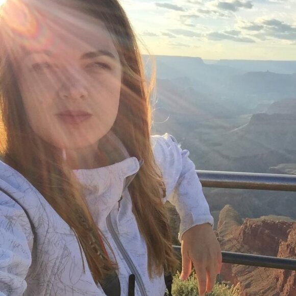 Meet your Posher, Amanda - Picture 1 of 1